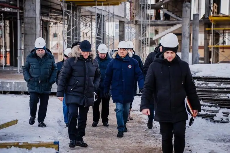 Строительство онкоцентра и каздрамтеатра проверил аким столицы