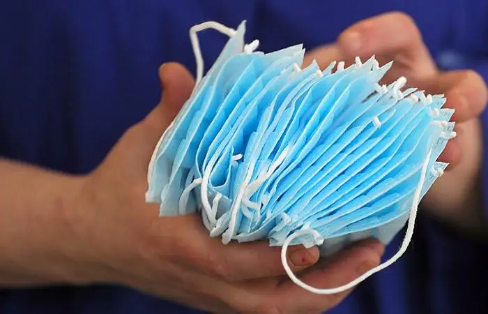 Житель Тараза отдал четыре тысячи масок и избежал наказания