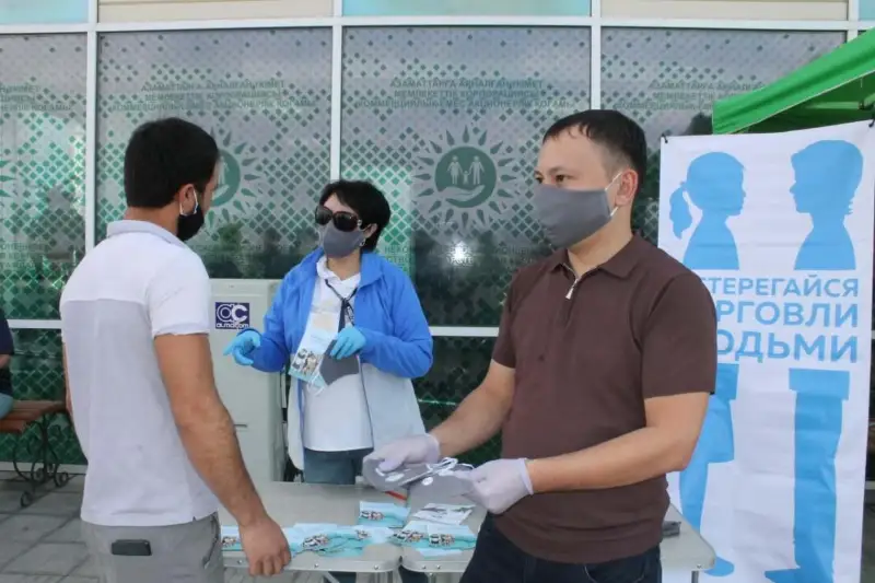 Медицинские маски «STOP трафик» появились в Алматы