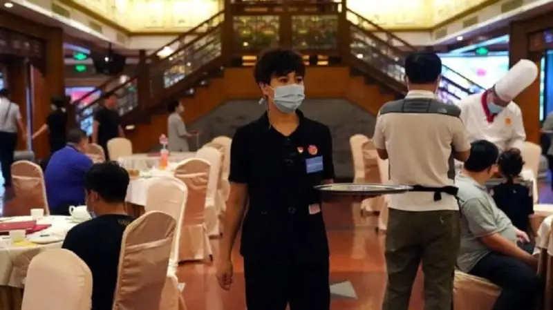 Коронавирус в мире: Франция вводит маски на работе, Южная Корея снова ограничивает массовые мероприятия