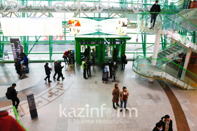 Двух жителей Алматы наказали за пьяный дебош в столичном аэропорту