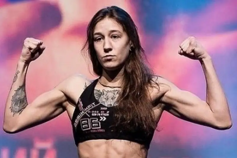 Казахстанская файтерша поборола американку в бою за контракт с UFC