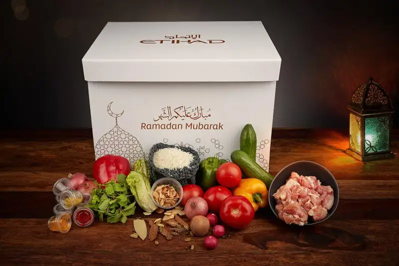 Авиакомпания ОАЭ раздает продовольственные коробки в честь Рамазана