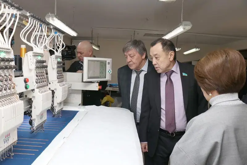 Сенаторы посетили ряд предприятий города Алматы