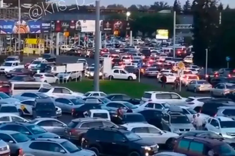 «Пробка» в аэропорту Алматы – в воздушной гавани дали объяснение