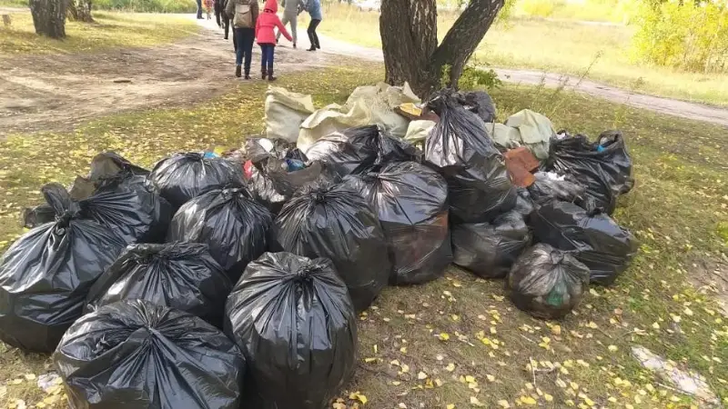 900 кг мусора собрали эковолонтеры и госслужащие в Петропавловске