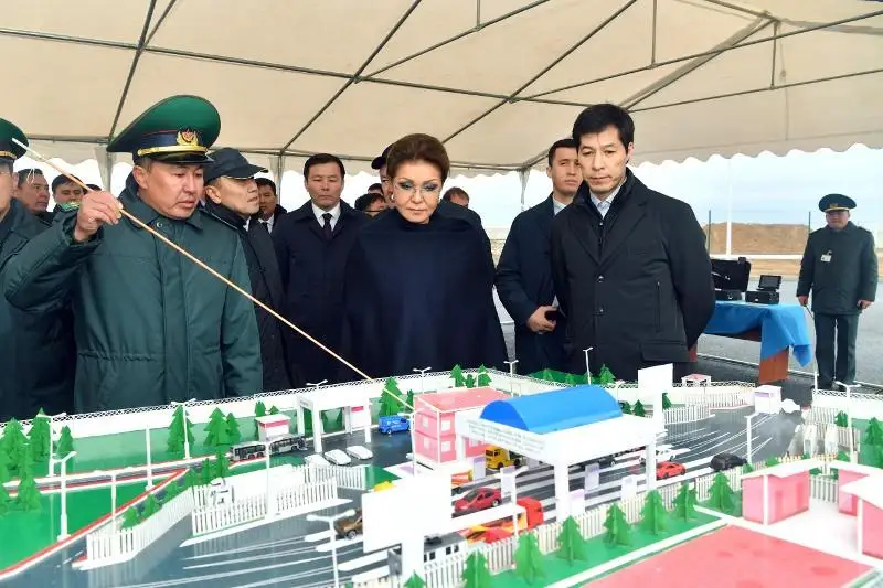 Дарига Назарбаева посетила пограничный пропускной пост «Сырым» в ЗКО