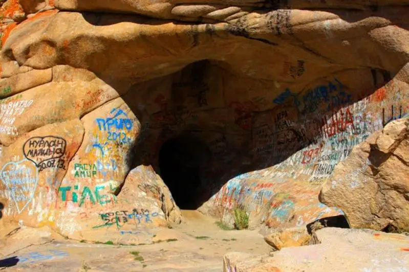 Урочище Бектау-Ата близ Балхаша приводят в порядок