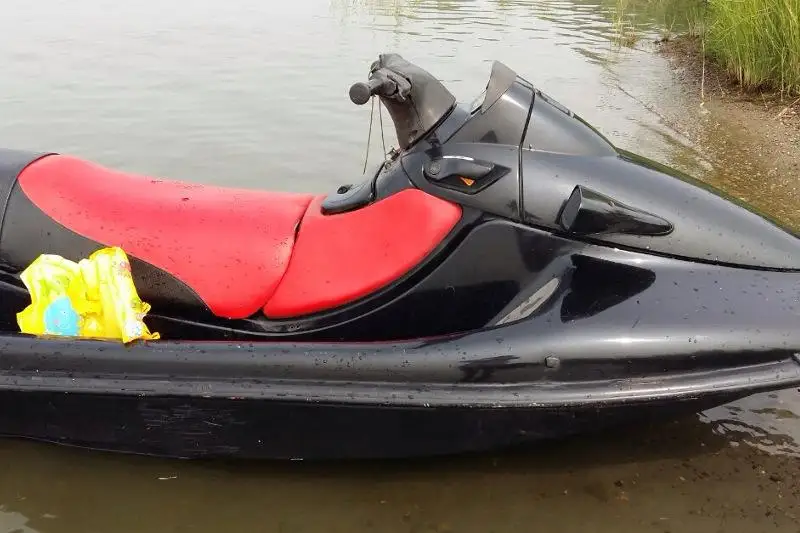 Мужчина упал с гидроцикла и утонул в Северном Казахстане