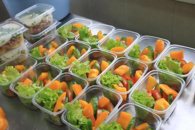 В Атырау ресторан ежедневно отправляет обеды медикам