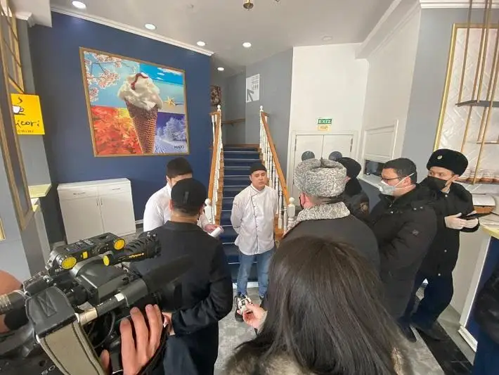 Столичные волонтеры помогают полицейским проводить рейды по нарушениям правил карантина