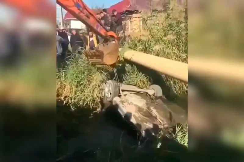 Машина вылетела с дороги в реку в Шамалгане, есть погибшие