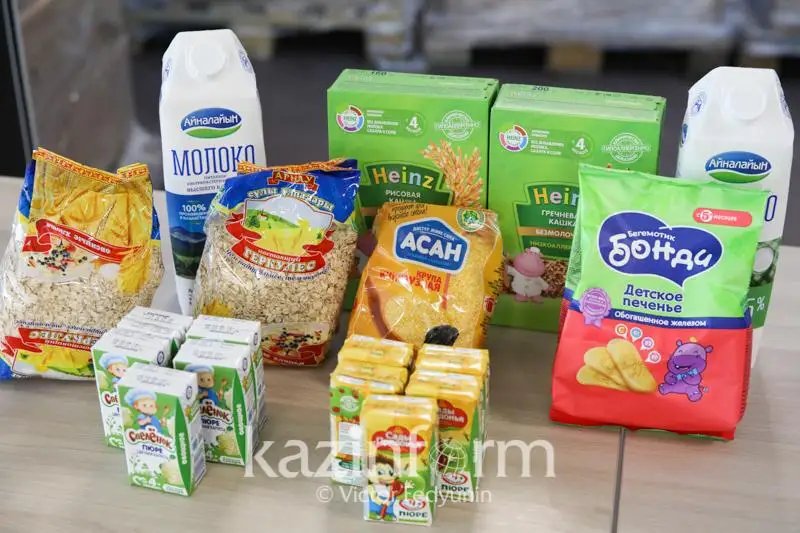 #BizBirgemiz: пенсионеров снабдили продуктами военнослужащие в Актобе