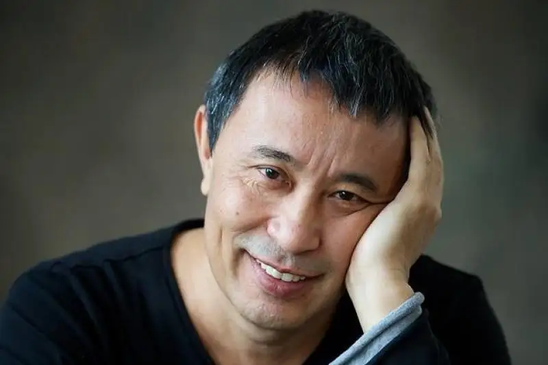 Салем, здравствуй и hello - Ермек Турсунов поднял вопрос о важности приветствия