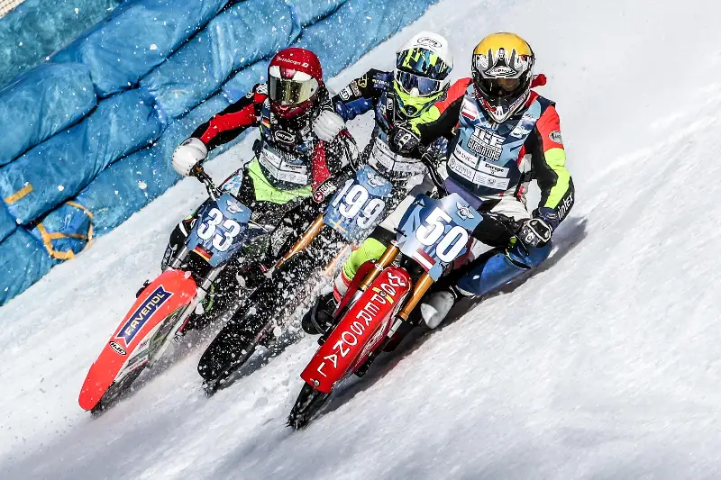 Немецкого мотогонщика госпитализировали после падения на ЧМ в Алматы