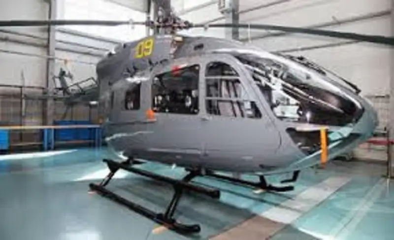 Лобовое стекло и иллюминатор вертолета разбил житель Акколя