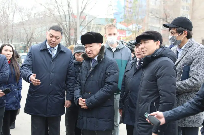 Аким ВКО проверил процесс дезинфекции автобусов и трамваев в Усть-Каменогорске