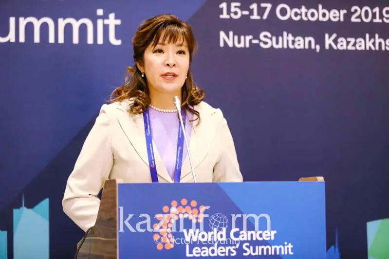 Бесплатно вакцинировать девочек от рака шейки матки планируют в Казахстане