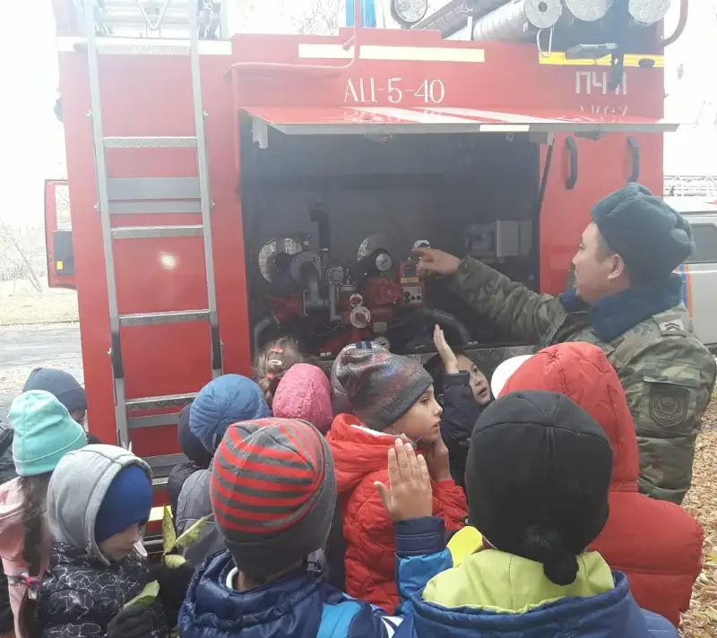 В Аксу пожарные встретились с детьми