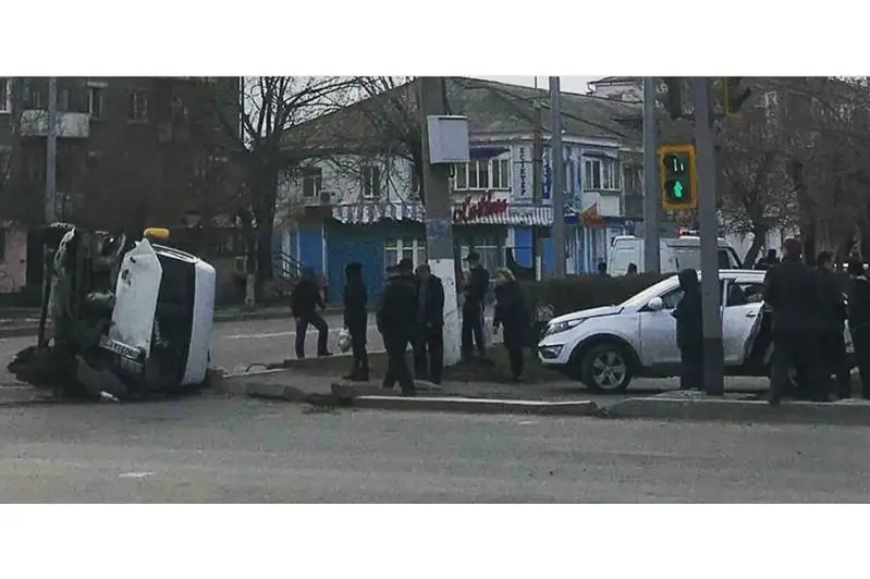 Газель опрокинулась при столкновении с легковушкой в Петропавловске
