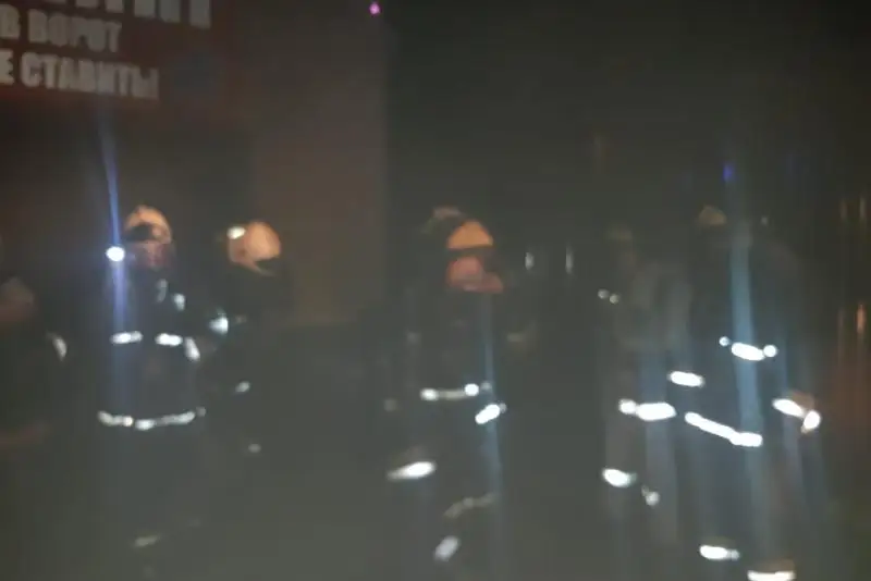 Около 60 человек эвакуированы из-за пожара в подземном паркинге в Семее