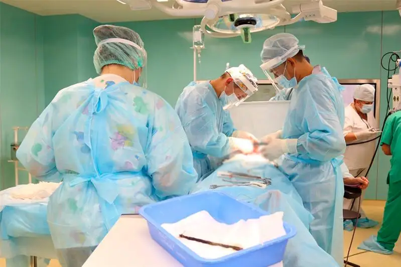 25-сантиметровую арматуру из желудка мужчины извлекли хирурги Алматы