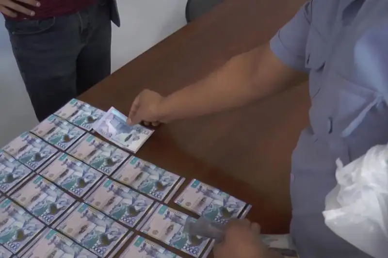 Сейф со 105 миллионами тенге похитили из офиса фирмы в Алматы