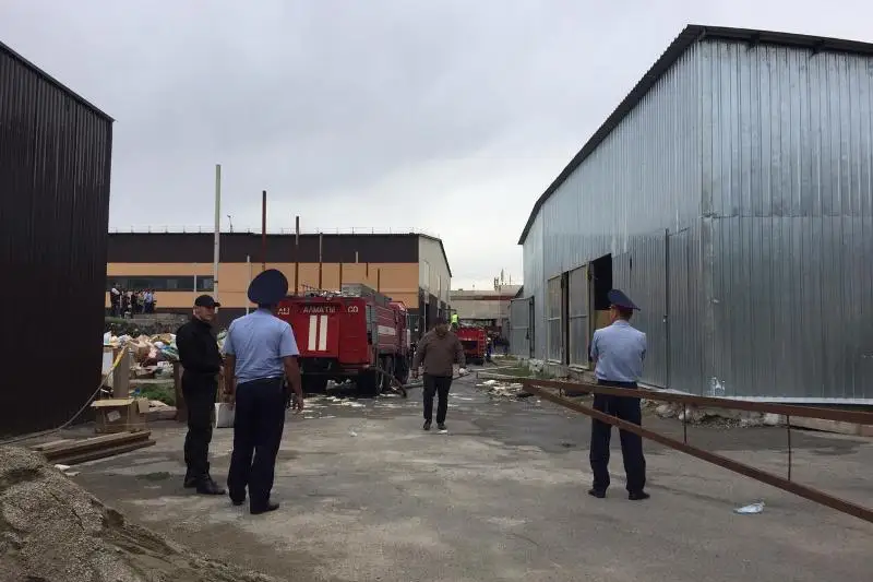Пожар на барахолке в Алматы локализован