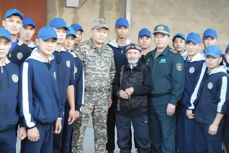 Военнослужащие поздравили ветеранов и пенсионеров во всех регионах Казахстана