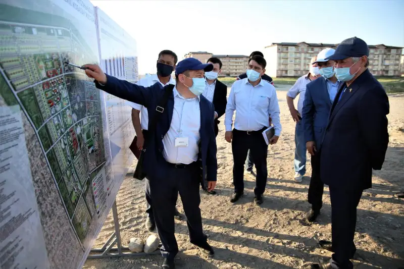 Портреты Абая и аль-Фараби появятся на фасадах домов в Таразе