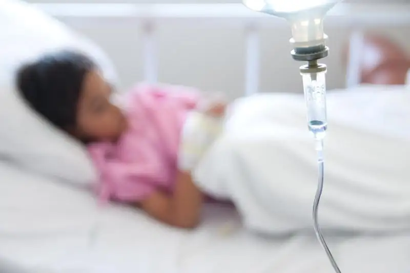 Пятилетнюю девочку с острой ревматической лихорадкой спасли в Атырау