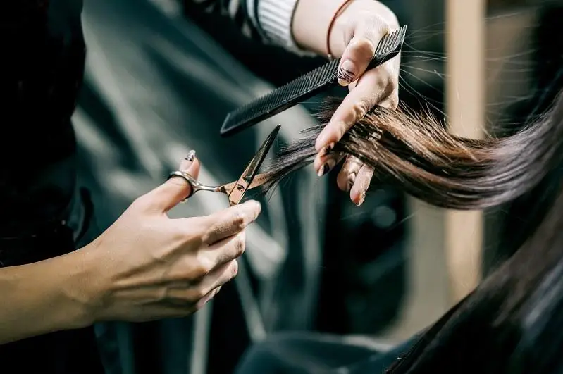 Парикмахерские, обменники и непродовольственные магазины заработают в Казахстане с 4 мая