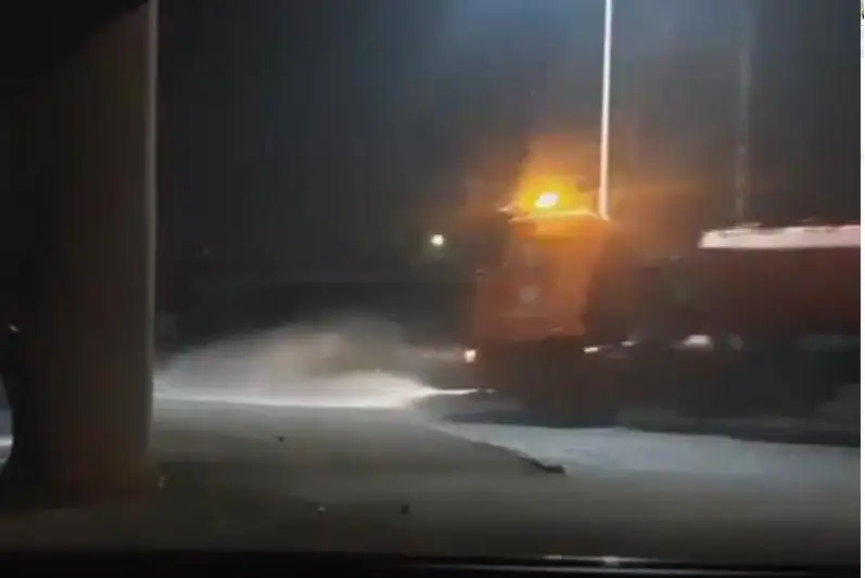 Алматинцы пожаловались на ночную поливку дорог