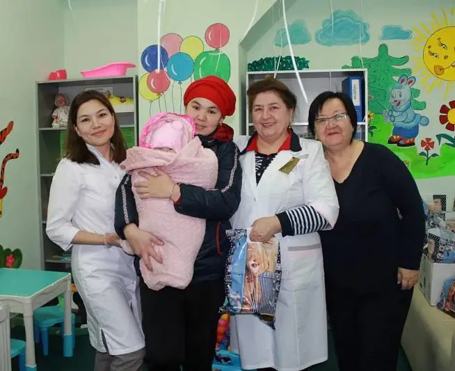 В канун Международного дня недоношенных детей столичные врачи поздравили маленьких пациентов