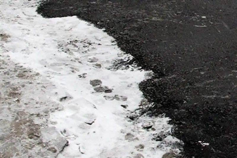 На укладку асфальта поверх снега пожаловались кызылординцы победителю праймериз «Nur Otan»
