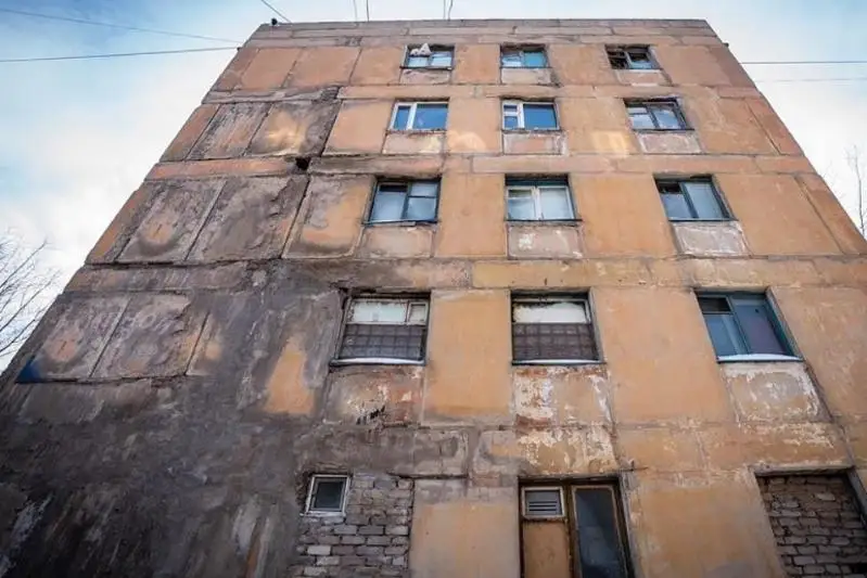 Признанное аварийным общежитие снесут в Нур-Султане