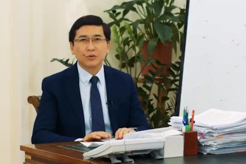 Глава МОН встретился с раскритиковавшим систему образования учителем из Кокшетау