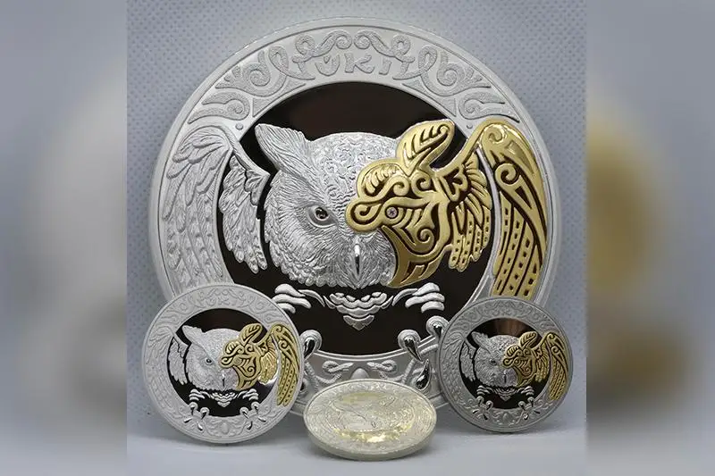 Коллекционные монеты с бриллиантовой вставкой выпустил Нацбанк