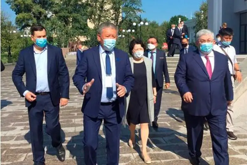 Госсекретарь РК посетил музей имени Абая в Семее