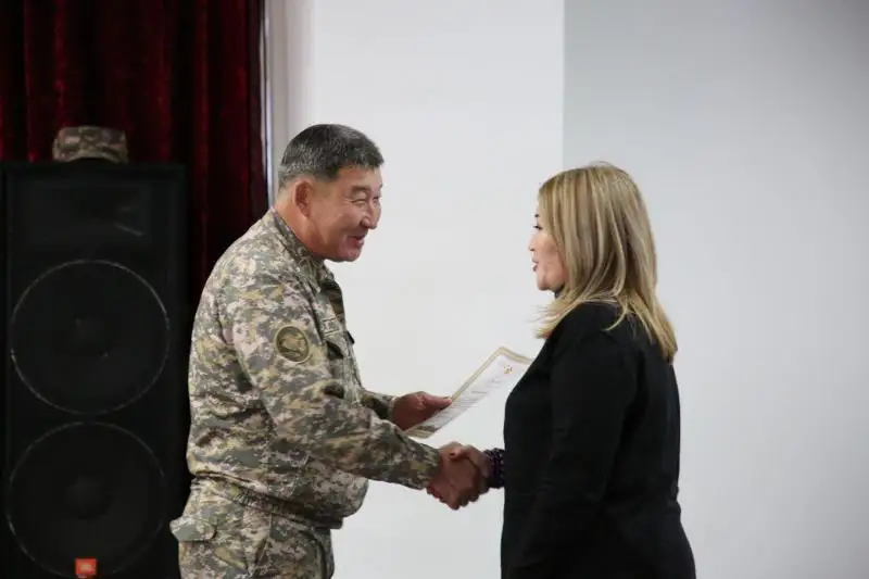 Курсанты Военного института СВО поздравили преподавателей с Днем учителя