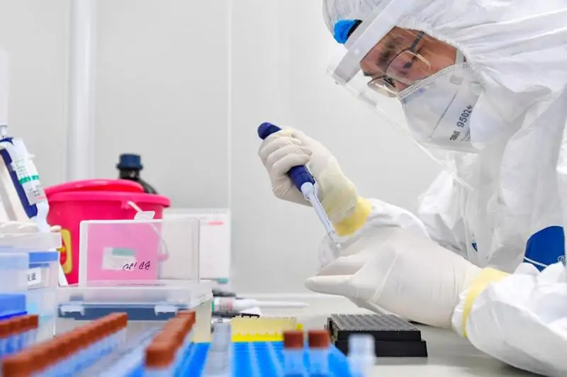 В Китае показатель положительных тестов на коронавирус у выздоровевших пациентов достигает 15%