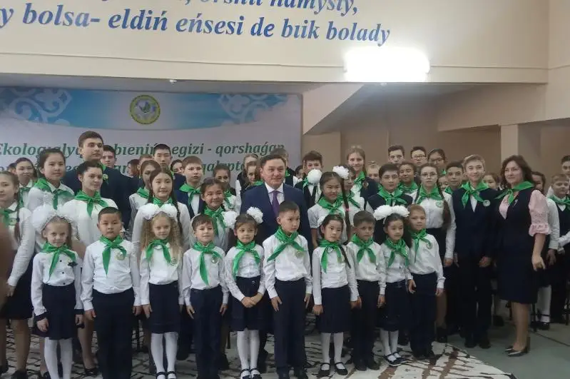 Кокшетауские школьники предложили менять пластик и мусор на проездные