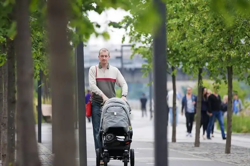 Исследование: почти половина мужчин в России готова выйти в декрет