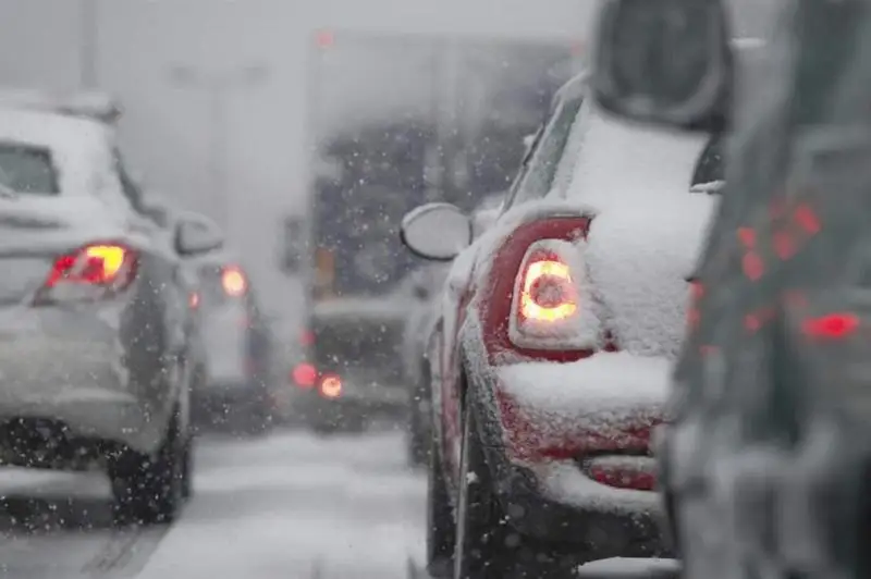 На двух дорогах в Восточном Казахстане ограничено движение транспорта