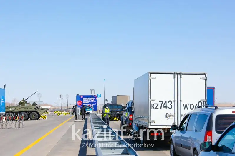 Трое мужчин с детьми пытались обойти блокпост в Темиртау