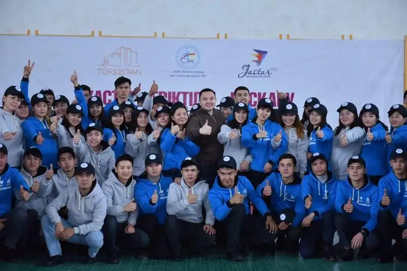 200 молодежных лидеров обучались волонтерству на тренинге в Туркестанской области