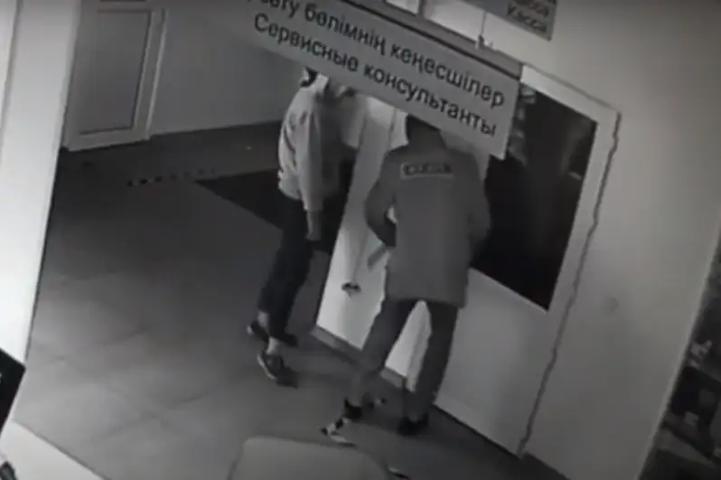 Охранник и школьница пытались ограбить автоцентр в Нур-Султане