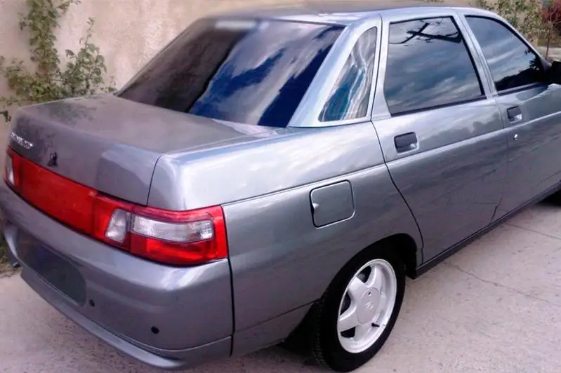 Пять дней простояла бесхозная машина возле посольства Канады в столице