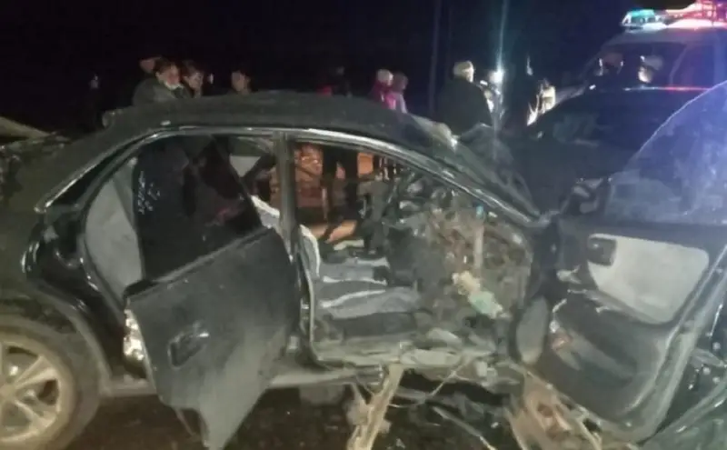 Двух женщин из искореженного автомобиля извлекли спасатели в ВКО