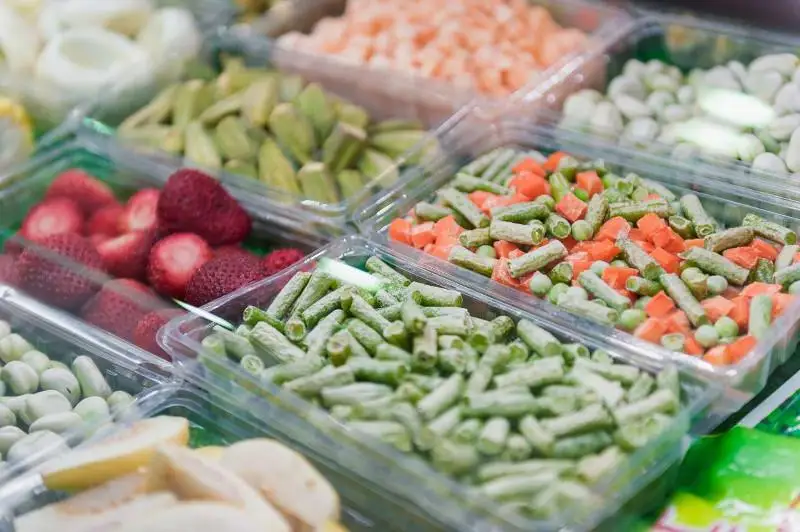 Опыты подтвердили, что замороженная еда может разносить коронавирус